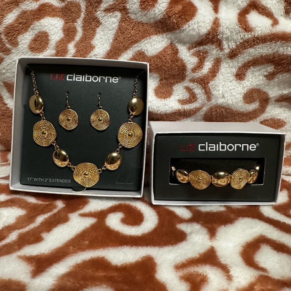Liz Claiborne Gold Necklace Timeless Elegance